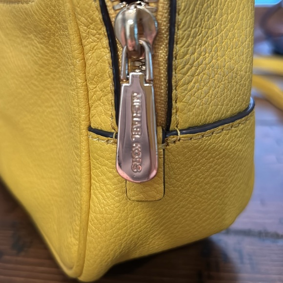 Michael Kors yellow purse - Picture 2 of 7